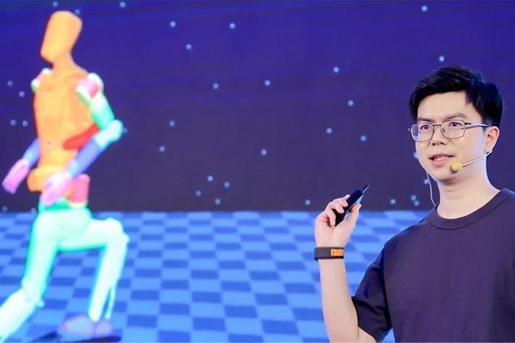 天才少年稚晖君DB多宝视讯机器人走路进场！AI模型做大脑，目标售价20万以内