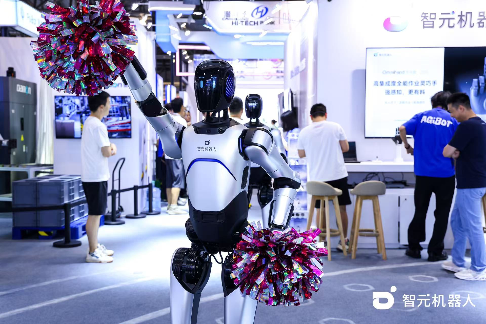 DB多宝视讯机器人 WAIC 首日展台火爆，机器...